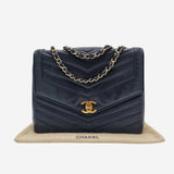 Vintage V stich flap bag