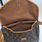 MONOGRAM CANVAS SAUMUR 30