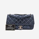 BLÅ MEDIUM IRIDESCENT LAMBSKIN SINGLE FLAP