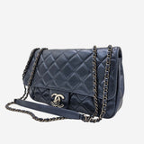 BLÅ MEDIUM IRIDESCENT LAMBSKIN SINGLE FLAP