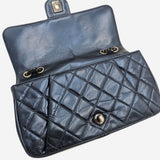 BLÅ MEDIUM IRIDESCENT LAMBSKIN SINGLE FLAP