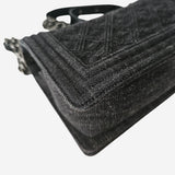 MEDIUM VASKET SORT DENIM BOY
