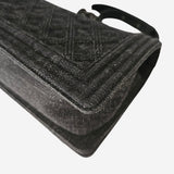 MEDIUM VASKET SORT DENIM BOY