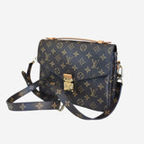 Monogram Canvas Pochette metis