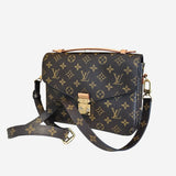 Monogram Canvas Pochette metis