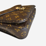 Monogram Canvas Pochette metis