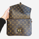 Monogram Canvas Pochette metis