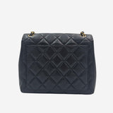 SORT CAVIAR SQUARE FLAP BAG