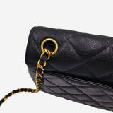 SORT CAVIAR SQUARE FLAP BAG