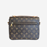 Monogram Canvas Pochette metis