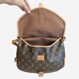 MONOGRAM CANVAS SAUMUR 30
