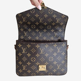 Monogram Canvas Pochette metis