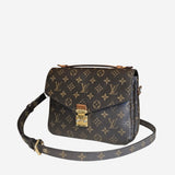 Monogram Canvas Pochette metis