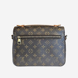 Monogram Canvas Pochette metis