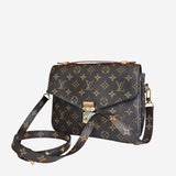 Monogram Canvas Pochette metis