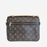 Monogram Canvas Pochette metis