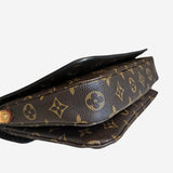 Monogram Canvas Pochette metis