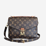 Monogram Canvas Pochette metis