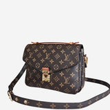 Monogram Canvas Pochette metis