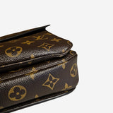 Monogram Canvas Pochette metis