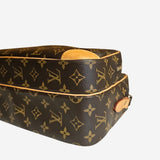 MONOGRAM CANVAS NILE MM