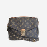 Monogram Canvas Pochette metis
