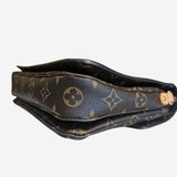 Monogram Canvas Pochette metis