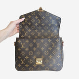 Monogram Canvas Pochette metis