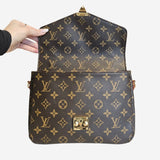 Monogram Canvas Pochette metis