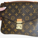Monogram Canvas Pochette metis