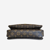 Monogram Canvas Pochette metis