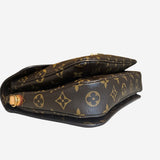 Monogram Canvas Pochette metis