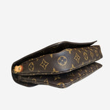 Monogram Canvas Pochette metis