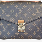 Monogram Canvas Pochette metis