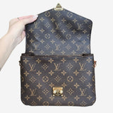 Monogram Canvas Pochette metis