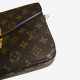 Monogram Canvas Pochette metis