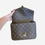 Monogram Canvas Pochette metis