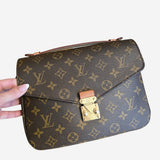 Monogram Canvas Pochette metis