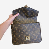 Monogram Canvas Pochette metis