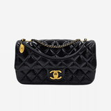Sjælden SMALL PATENT GOATSKIN CC EYELET FLAP