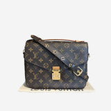 Monogram Canvas Pochette metis