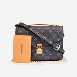 Monogram Canvas Pochette metis