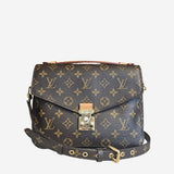 Monogram Canvas Pochette metis
