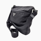 SORT NYLON CROSSBODY taske fra brand: PRADA - We Do Vintage