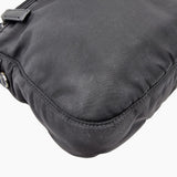 SORT NYLON CROSSBODY taske fra brand: PRADA - We Do Vintage