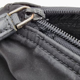 SORT NYLON CROSSBODY taske fra brand: PRADA - We Do Vintage