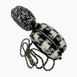 Tweed Shearling circle bag taske fra brand: CHANEL - We Do Vintage