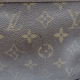 MONOGRAM CANVAS POCHETTE ACCESSOIRES taske fra brand: LOUIS VUITTON - We Do Vintage