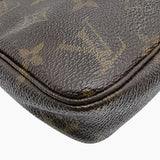 MONOGRAM CANVAS POCHETTE ACCESSOIRES taske fra brand: LOUIS VUITTON - We Do Vintage