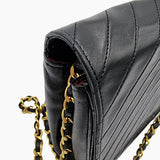 vintage diagonal quilted flap bag taske fra brand: CHANEL - We Do Vintage